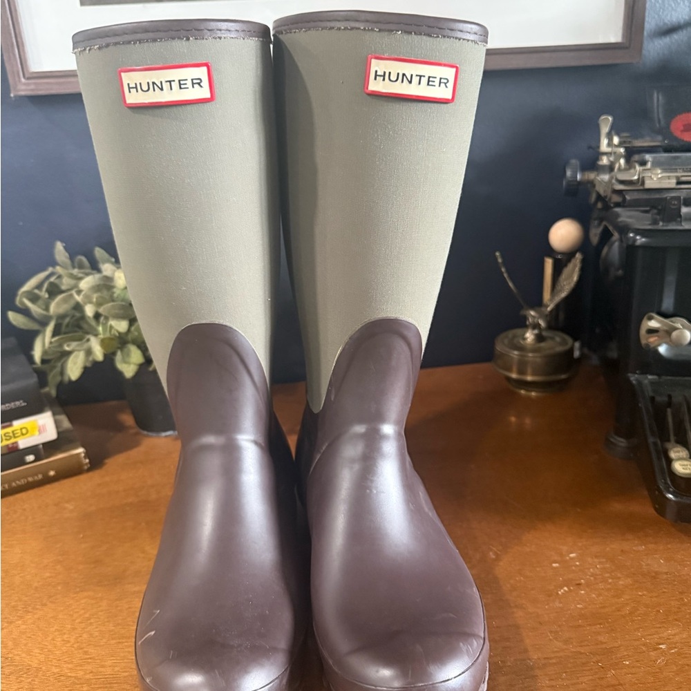 Hunter Olive and Chocolate Boots - Picture 7 of 7
